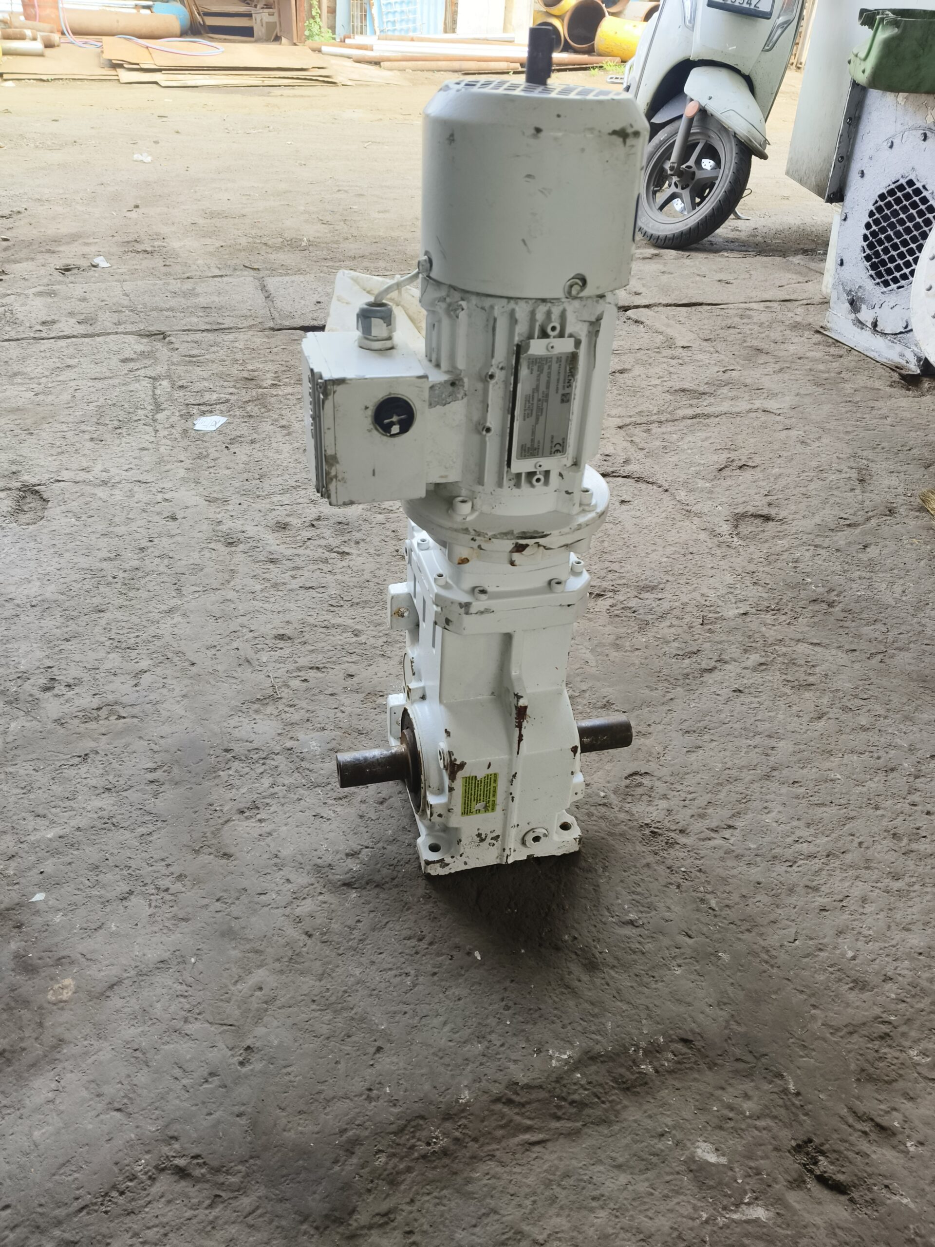 siemens 0.50 hp double shaft geared motor with break